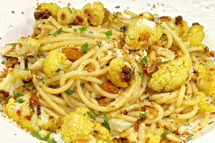 Spaghetti With Saffron, Cauliflower, And Breadcrumbs