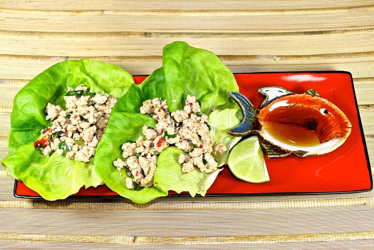 Asian Chicken Lettuce Wraps With Dipping Sauce